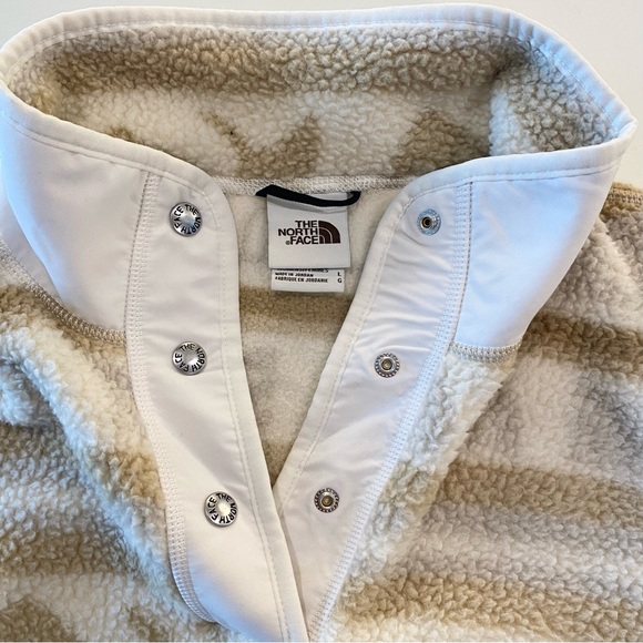 The North Face Printed Cragmont Fleece Long-Sleeve Quarter-Snap Sweatshirt - Picture 7 of 14